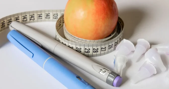 A diagram showing how GLP-1 helps control blood sugar and appetite.